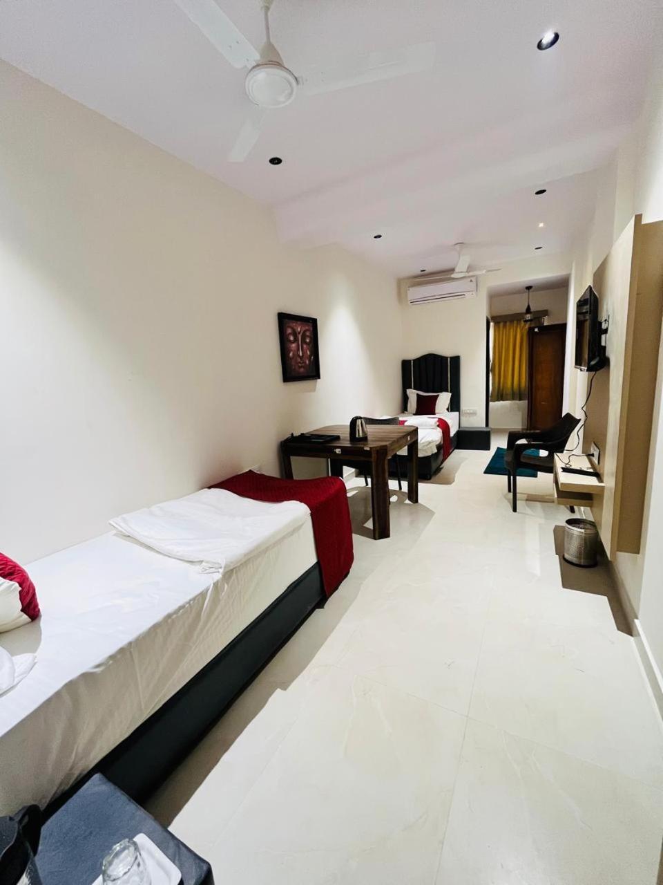 Hotel Royal Sky Morbi Exterior foto