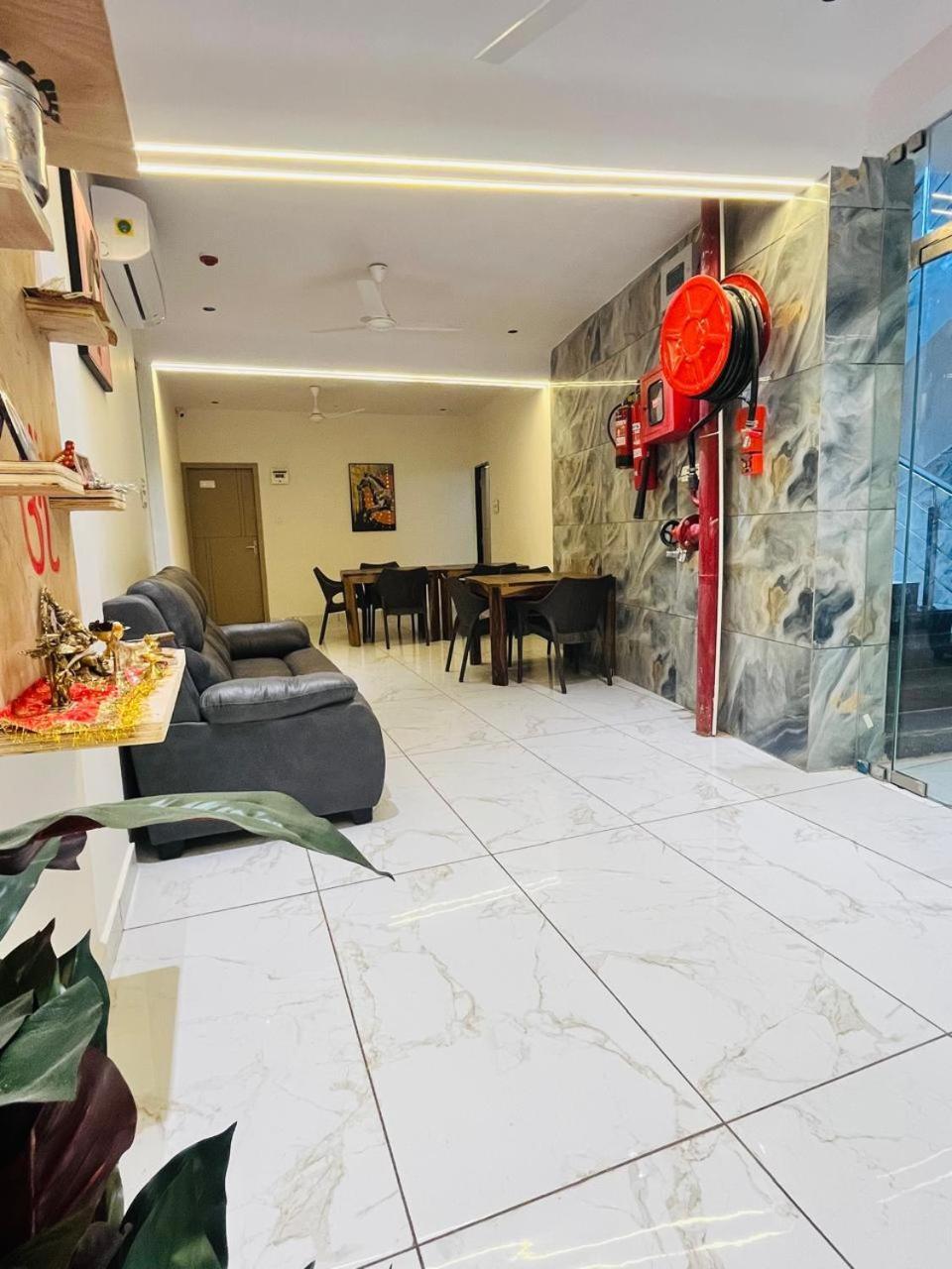 Hotel Royal Sky Morbi Exterior foto