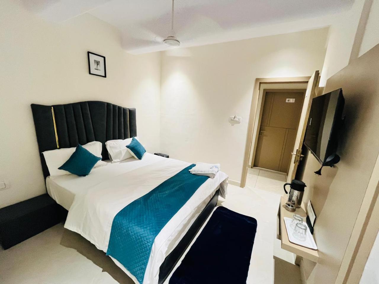 Hotel Royal Sky Morbi Exterior foto