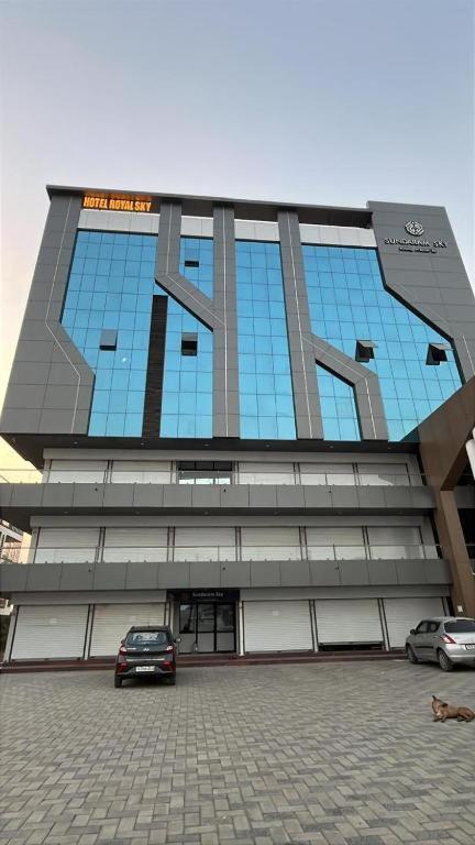 Hotel Royal Sky Morbi Exterior foto