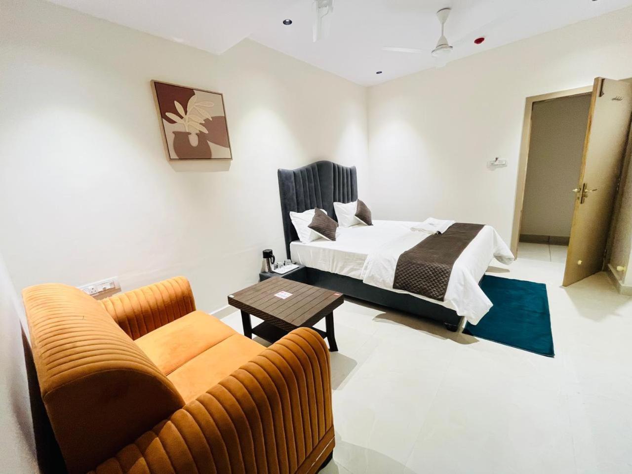 Hotel Royal Sky Morbi Exterior foto