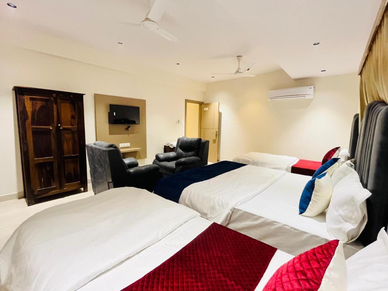 Hotel Royal Sky Morbi Exterior foto